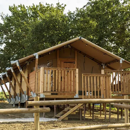 Farm stay Glamping Tenuta Radici Castelnuovo della Misericordia